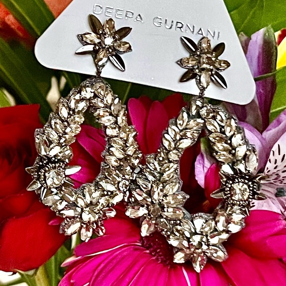Deepa Gurnani Jewelry - 🌺🎉HP🎉🌺 NWT Deepa Gurnani Beaded Crystal Chandeliers